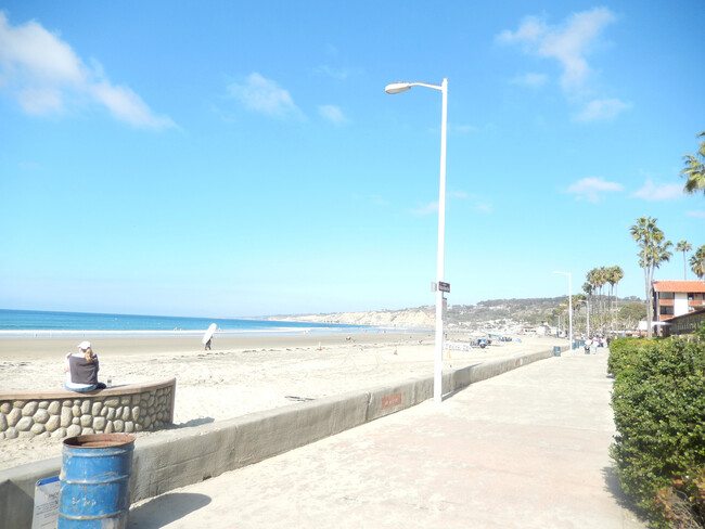 Building Photo - 2 Bed, 2 Bath Fully Furnished La Jolla Sho...