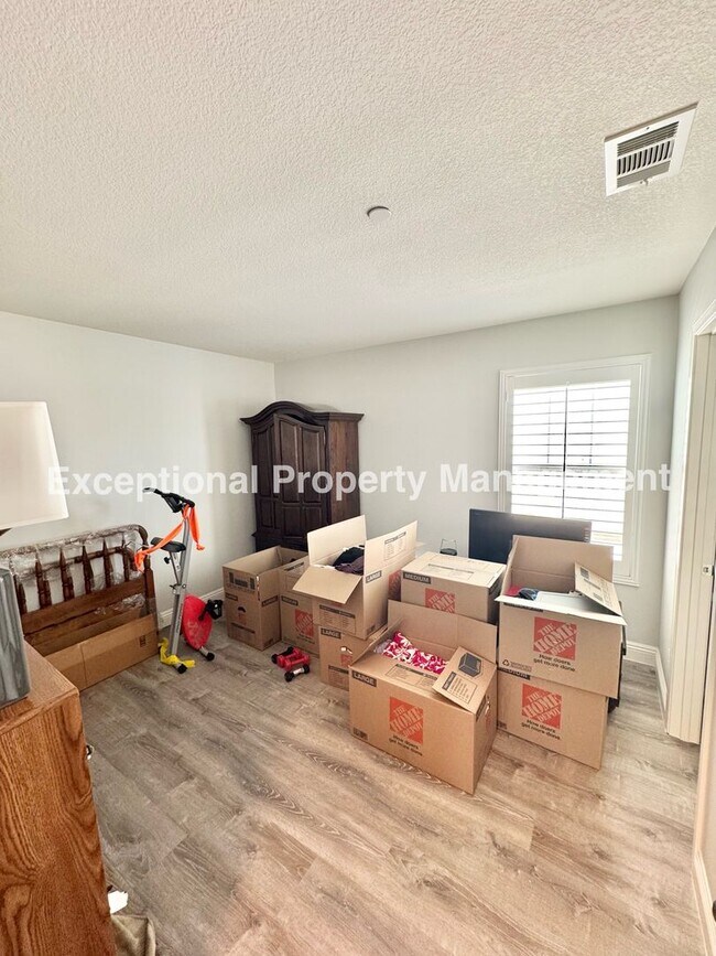 Building Photo - 4860 Condor Ave