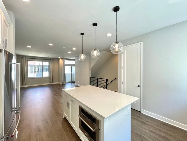 Building Photo - Great Townhome for rent