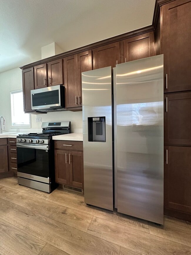 Building Photo - Rare horse property with huge workshop and dog kennels. Ready for move in