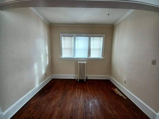 Building Photo - Large Historic 3 Bed House,