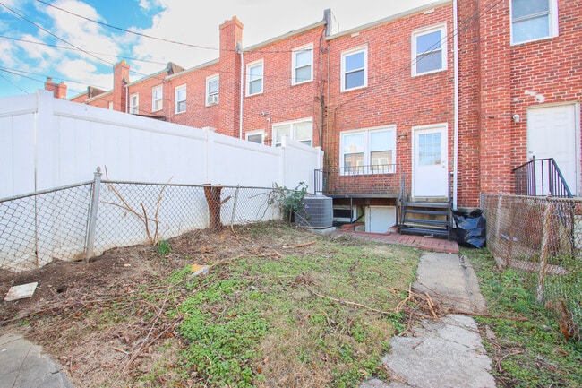 Building Photo - 6816 Eastbrook Ave