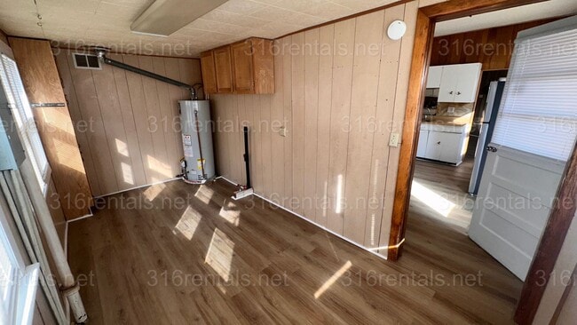 Building Photo - $1445 - 5 room 1.5 bathroom - Single Family Home