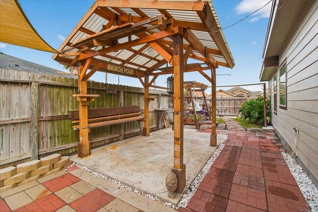 Building Photo - 6901 Anastasia Dr