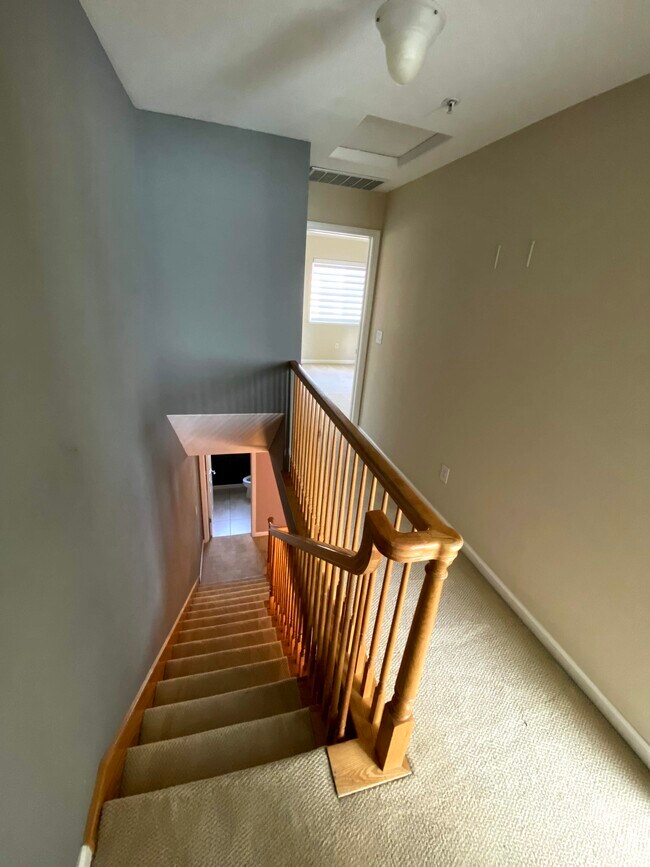 Building Photo - 624 Antioch Terrace