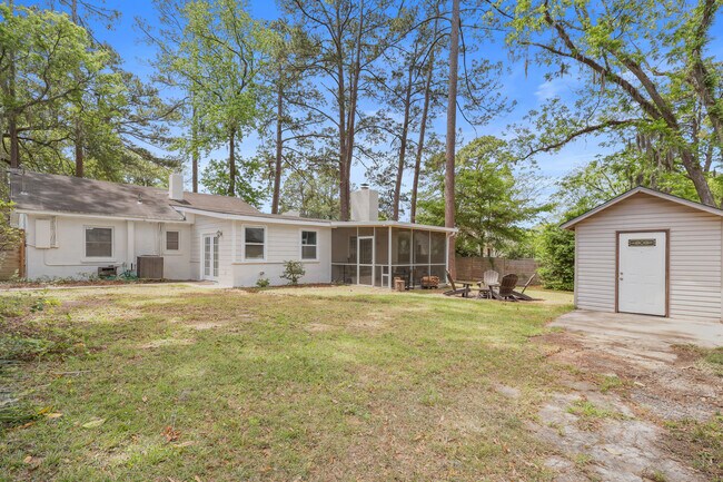 Building Photo - Spacious 4-Bedroom, 2.5-Bath Home E Duffy