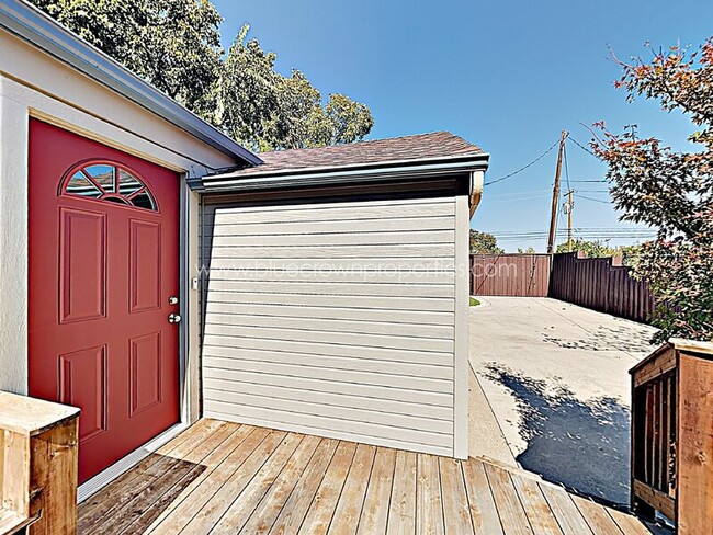 Building Photo - 2137 Barberry Dr