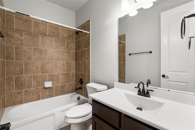 Building Photo - 38 Estherwood Pl