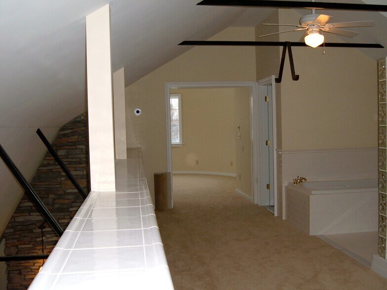 Building Photo - 369 Etna Rd