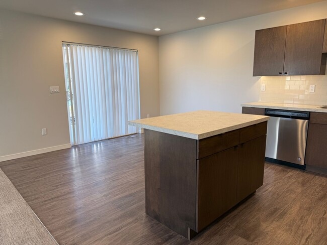Building Photo - Stunning 4 Bedroom West Valley Townhome - $500 SPECIAL MOVE IN CREDIT