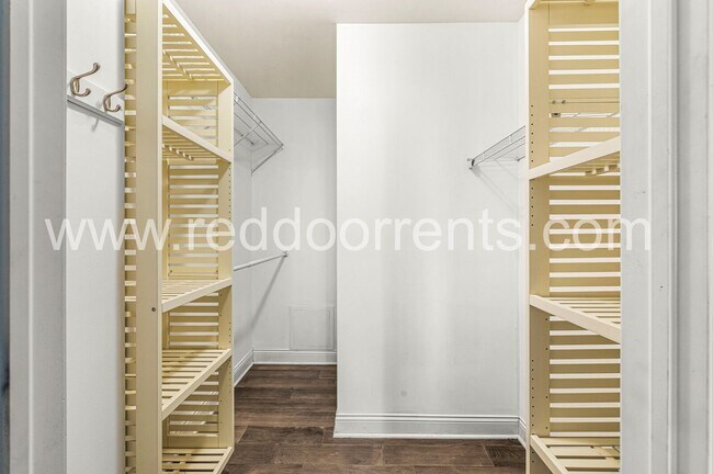 Building Photo - Coming Soon! – 1 Bed | 1.5 Bath Home in th...