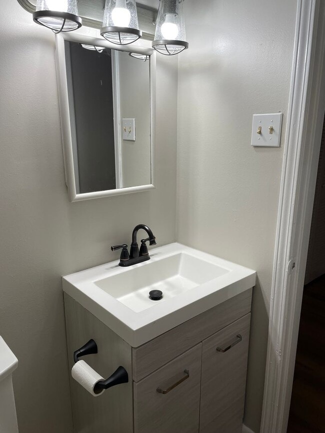 Building Photo - 3 Bed 2 Bath in Hapeville!