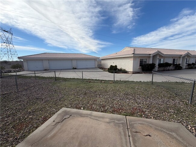 Building Photo - 331 Phyllis Dr