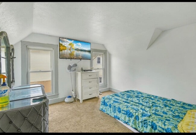 Building Photo - 707 W Cleveland Ave