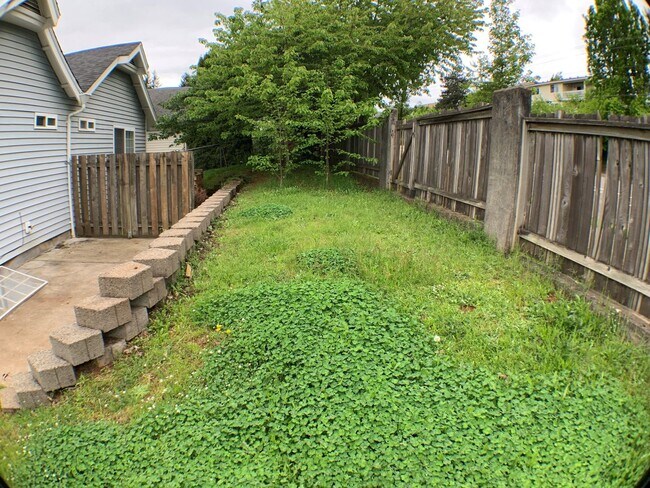 Building Photo - 5235-5237 Springcrest Drive S