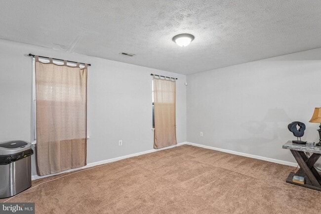 Building Photo - 7039 Heather Dr