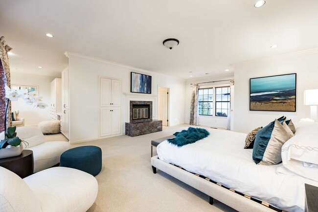 Building Photo - Luxurious Short Term Lease in Atherton: Ov...