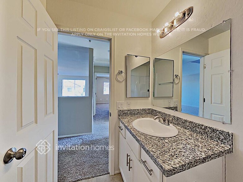 Building Photo - 12805 W Laurel Ln