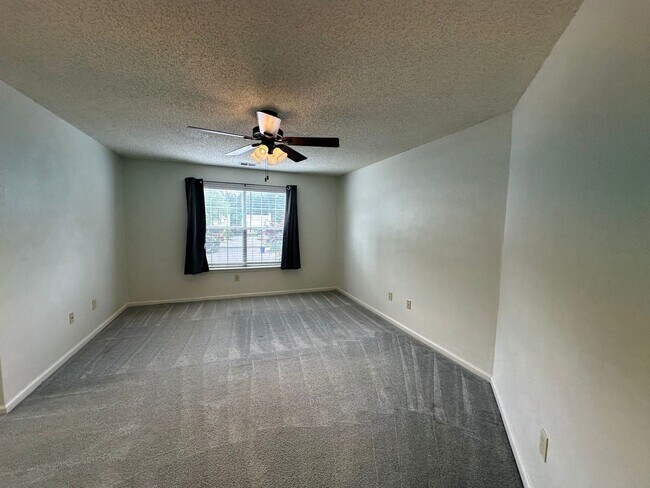 Building Photo - Call or Text Amanda Tate for more informat...