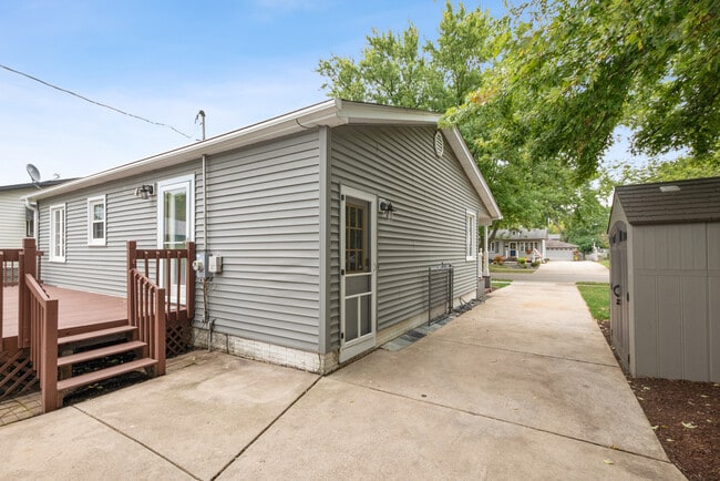 Building Photo - 8818 Fairway Dr