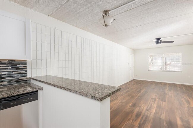 Building Photo - 3211 W De Leon St