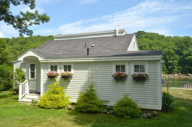 Building Photo - Annisquam Rental on the Water: Chester Square