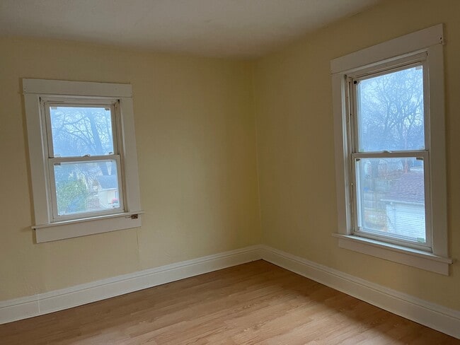 Building Photo - 623 Riehl St