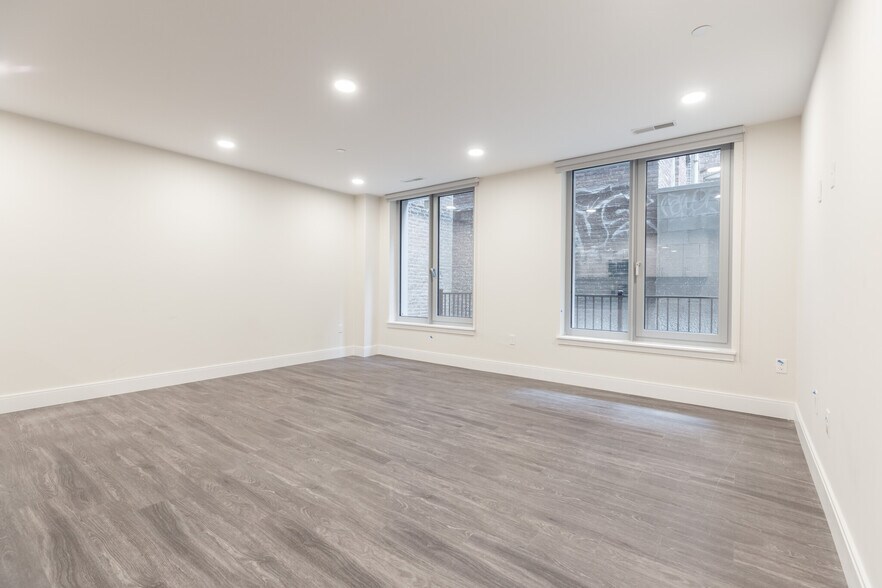 Building Photo - 1060 Tremont St