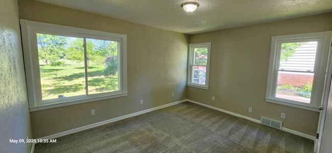 Building Photo - Beautiful updated home in desirable Perry, KS