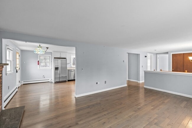 Building Photo - 323 Flagg St