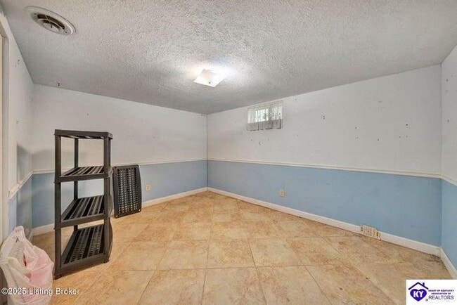 Building Photo - 809 Clifford Dr