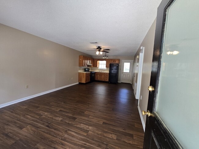 Building Photo - 403 E Lawnwood Ave