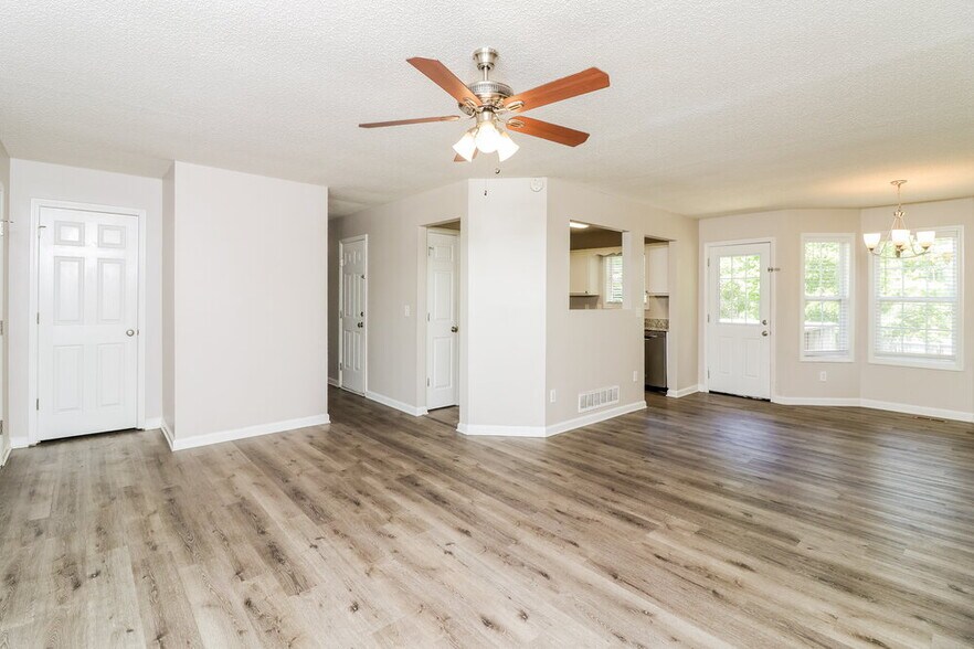 Building Photo - 425 River Trace Dr