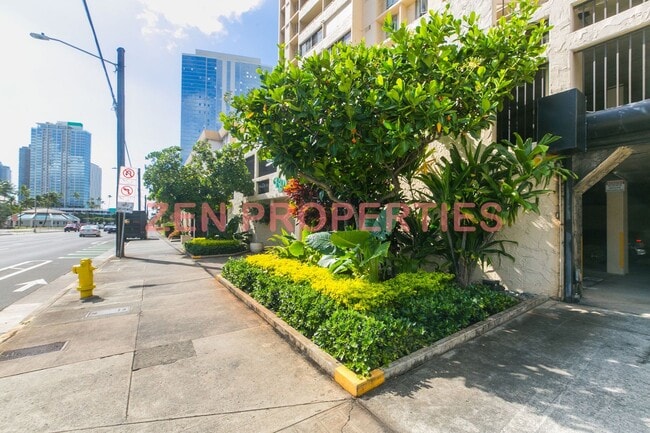 Building Photo - 2 bedroom, 2 bath & 1 parking for rent at Royal Court