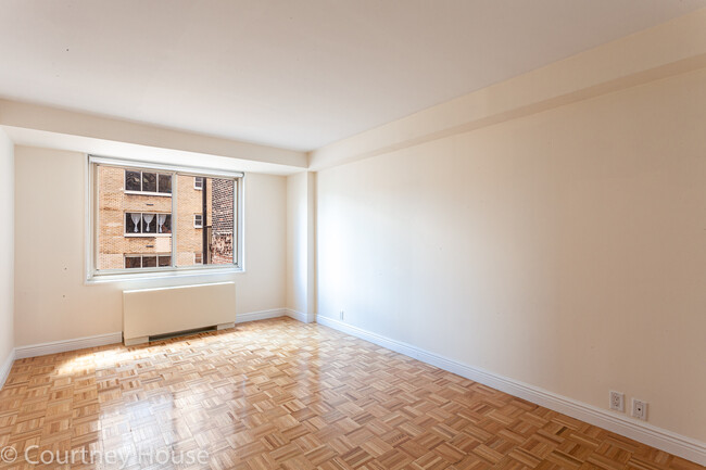 Interior Photo - Courtney House