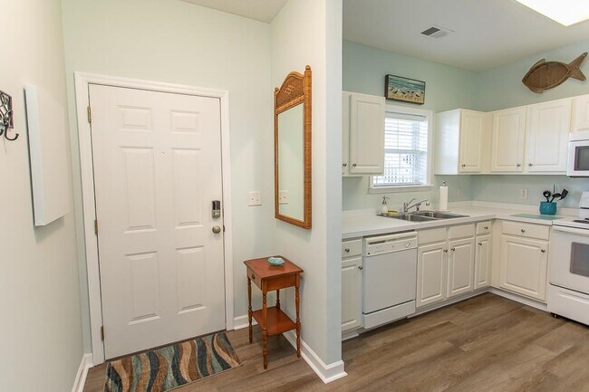 Building Photo - 5801 Oyster Catcher Dr