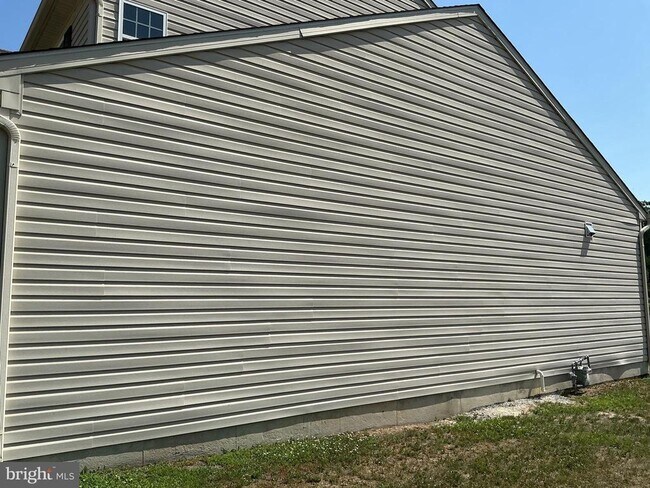 Building Photo - 2099 Kickapoo Trail