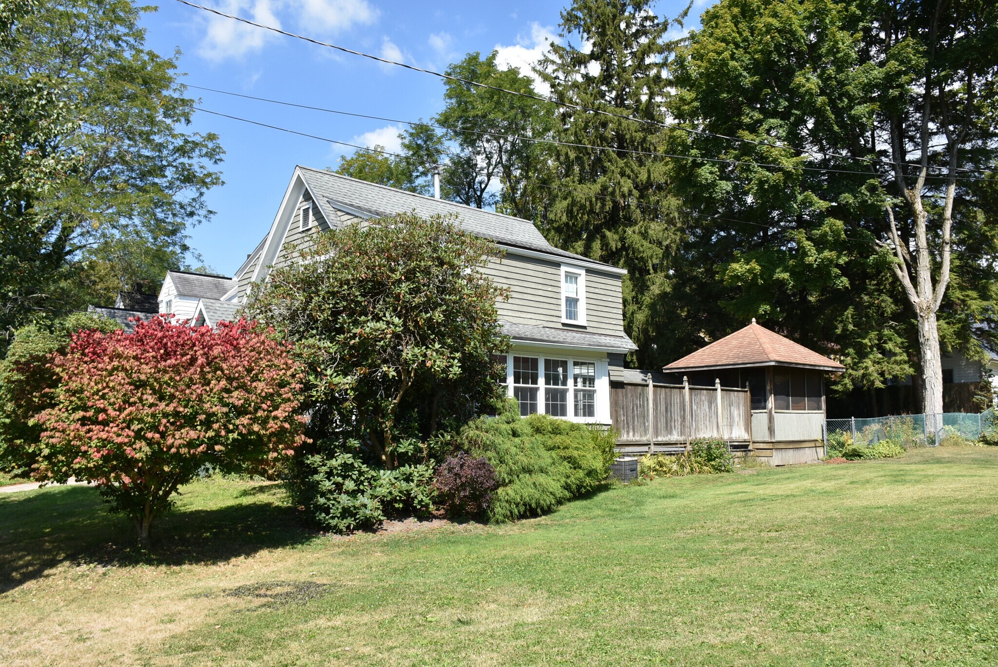 Building Photo - 351 Ravine St