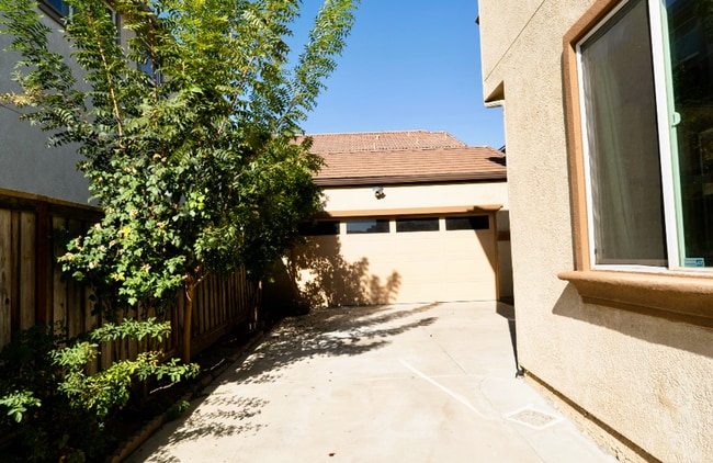 Building Photo - Newly Remodeled 3-Bed Home in Lathrop