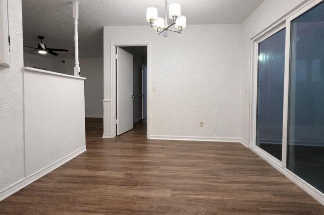 Building Photo - 5421 S Lee Ave