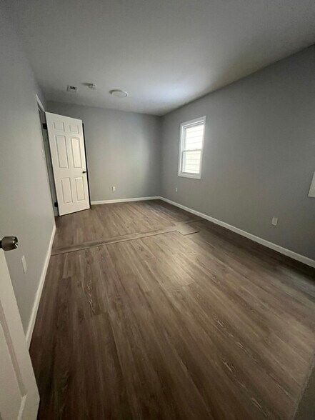 Building Photo - 880 S 14th St