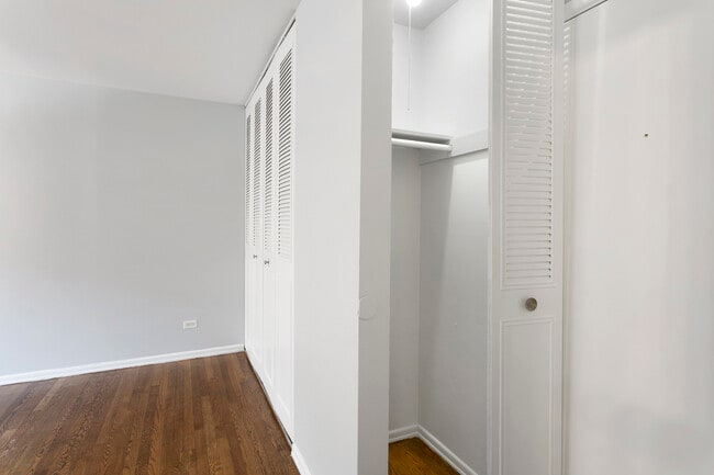 Building Photo - 6029 N Winthrop Ave