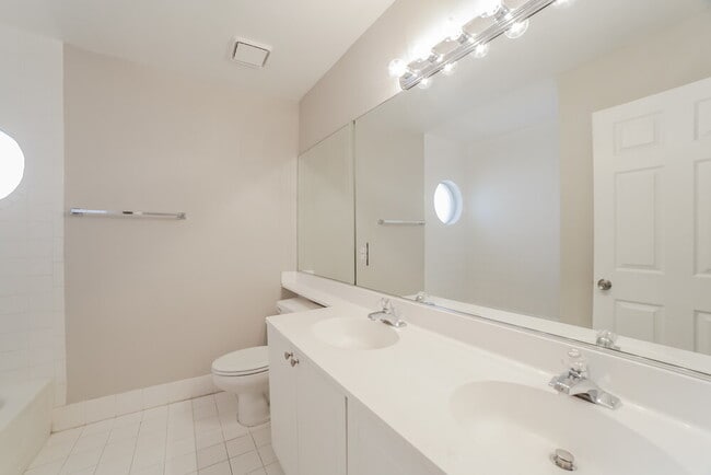 Building Photo - 228 La Costa Way