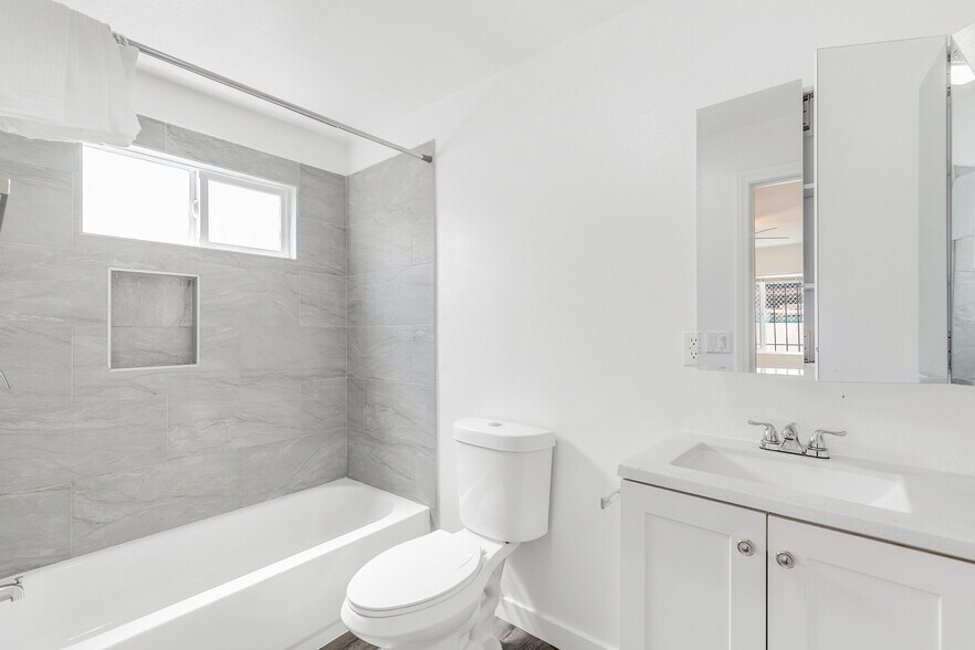 Building Photo - 8910 Avalon Blvd