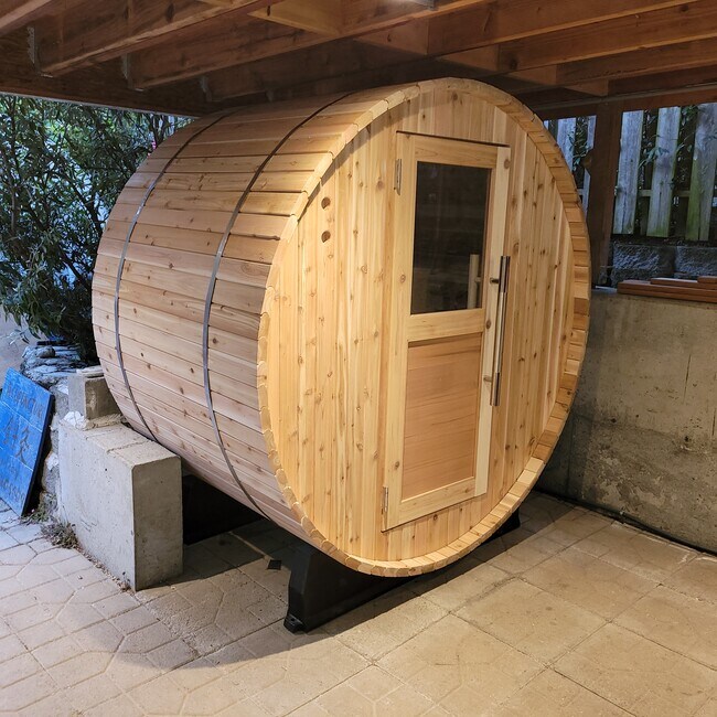 steam sauna right outside - 2109 31st Ave S
