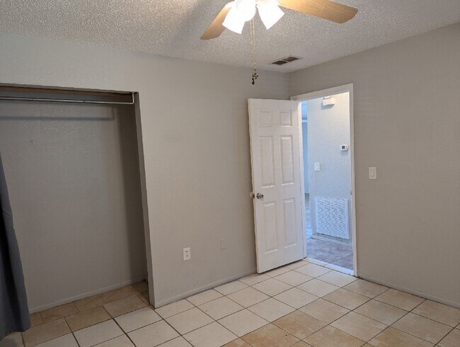 Building Photo - Lovely 3 bed 2 bath duplex