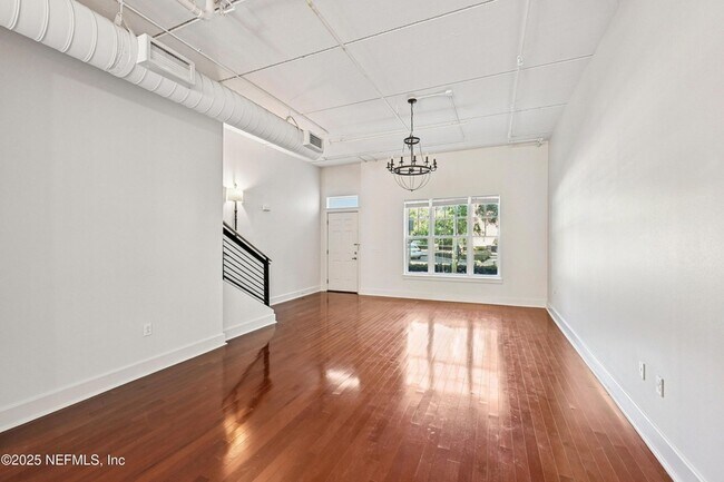 Building Photo - 1661 Riverside Ave