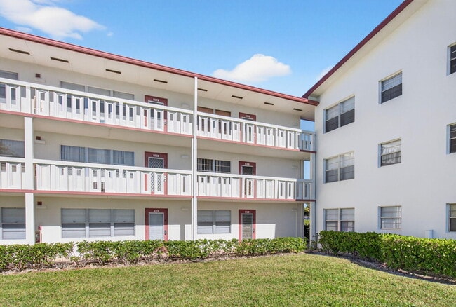 Building Photo - 33 Fanshaw A