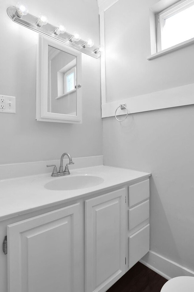 Building Photo - 816-818 Wager Street