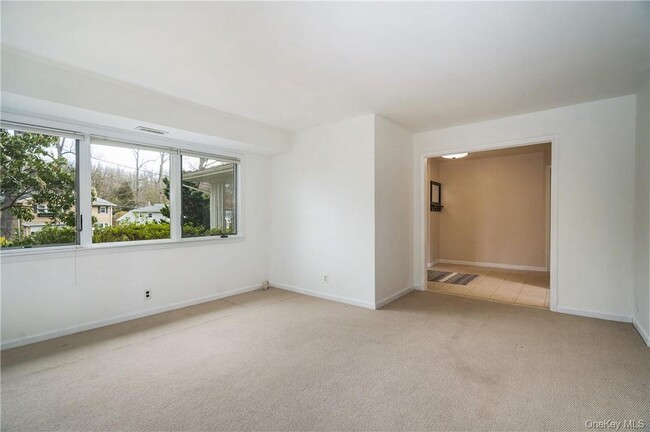 Building Photo - 7 Susan Ct